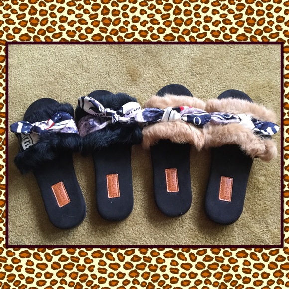 Shoes - Faux fur flat sandals